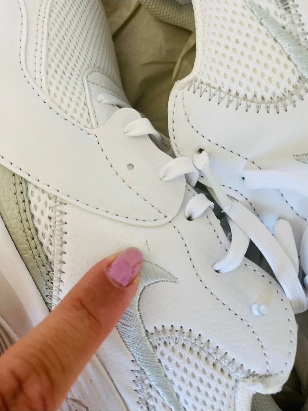 Nike womens air max ecee size 11 white gray cushion
